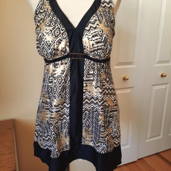 NWOT Beautiful swim dress / one-piece swimsuit - Picture 2 of 11